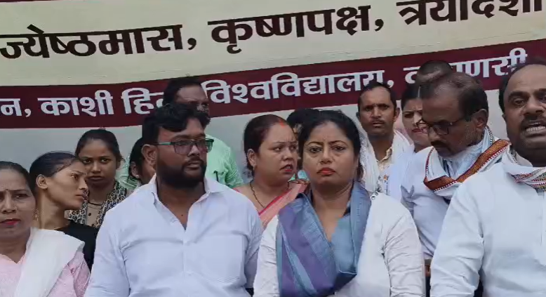 वाराणसी में पल्लवी पटेल समेत 100 समर्थक हिरासत में, नीट पेपर लीक के विरोध में कर रही थीं प्रदर्शन
