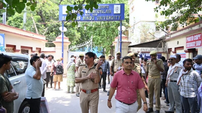 वाराणसी में शांतिपूर्ण संपन्न हुई NEET-UG परीक्षा, संदिग्ध परीक्षार्थी अनुचित सामग्री के साथ गिरफ्तार