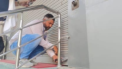 लखनऊ अग्निकांड के बाद वाराणसी में कोचिंग संस्थानों पर सख्ती, दो सेंटर सील, फायर सेफ्टी की हुई जांच