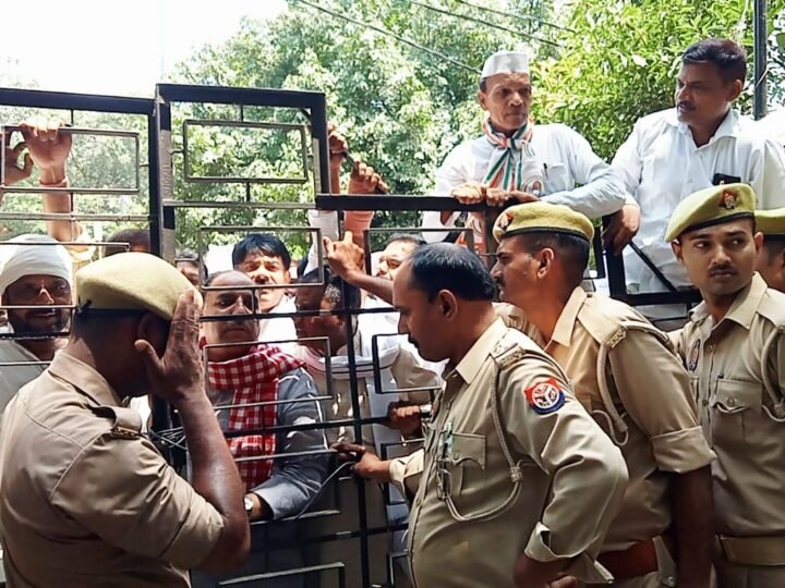 राम मंदिर चढ़ावा विवाद पर कांग्रेस का प्रदर्शन, निष्पक्ष जांच की मांग को लेकर सौंपा ज्ञापन
