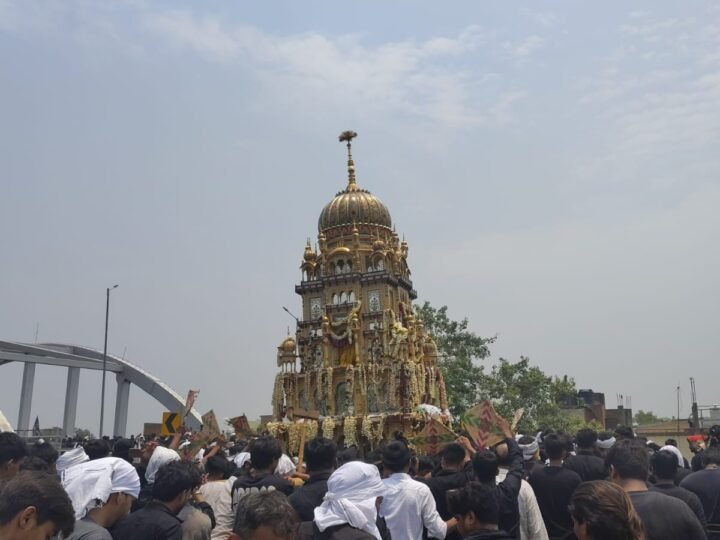 वाराणसी में यौमे आशूरा पर अकीदत का सैलाब, ‘या हुसैन’ की सदाओं के बीच निकले ताजिया जुलूस