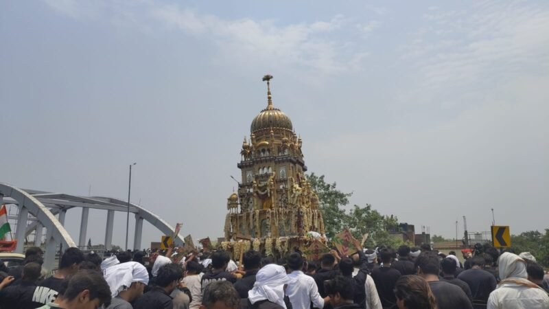 वाराणसी में यौमे आशूरा पर अकीदत का सैलाब, ‘या हुसैन’ की सदाओं के बीच निकले ताजिया जुलूस