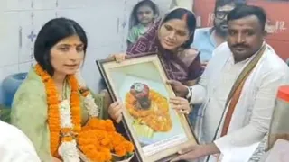 अजय राय की पत्नी का आरोप: ‘पति की जान को खतरा’, पुलिस ने किया हाउस अरेस्ट, लोकतांत्रिक अधिकारों के हनन का लगाया आरोप