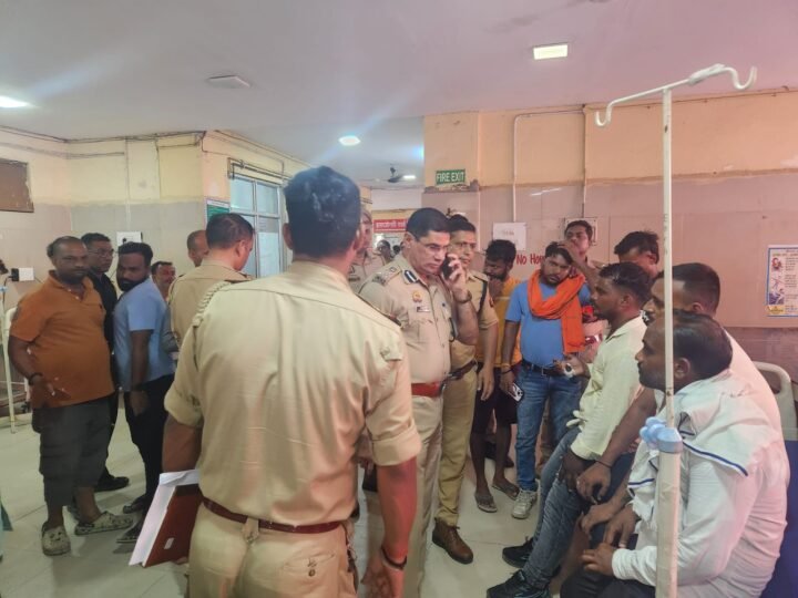 काशी विश्वनाथ मंदिर में पीएसी जवान की कार्बाइन से चली गोली, तीन श्रद्धालु घायल; सुरक्षा व्यवस्था पर उठे सवाल