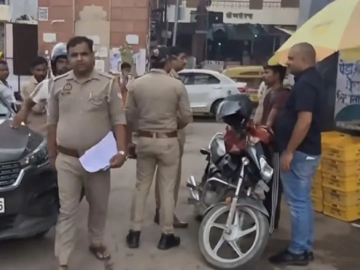 वाराणसी में रैपीडो चालक पर युवती से छेड़छाड़ का आरोप, साथी संग गिरफ्तार; वायरल वीडियो की भी जांच