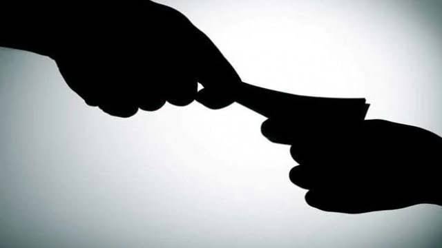 वाराणसी में जीएसटी विभाग की उपायुक्त 50 हजार रुपये रिश्वत लेते गिरफ्तार, विजिलेंस की बड़ी कार्रवाई