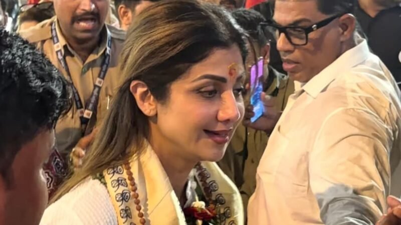 वाराणसी पहुंचीं अभिनेत्री शिल्पा शेट्टी, काशी विश्वनाथ धाम में किया दर्शन-पूजन