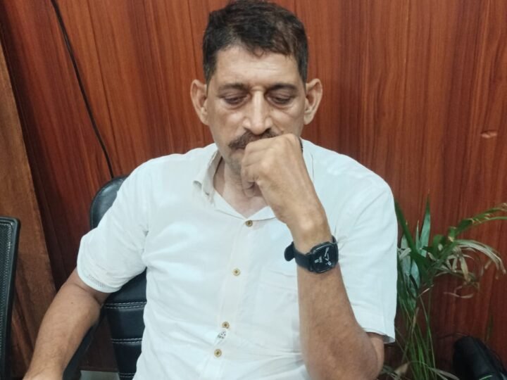वाराणसी: गुंडा एक्ट का डर दिखाकर रिश्वत मांगने वाला उर्दू अनुवादक गिरफ्तार, एंटी करप्शन टीम ने रंगे हाथ दबोचा