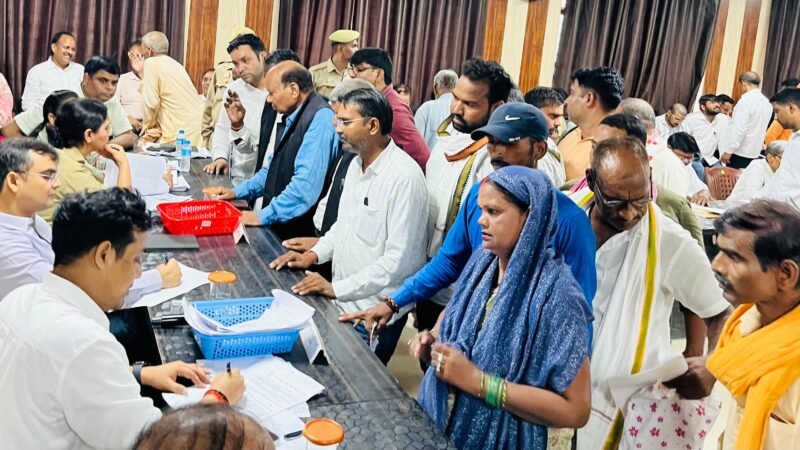 जन समस्याओं को गंभीरता से सुन कराएं निस्तारण- डीएम