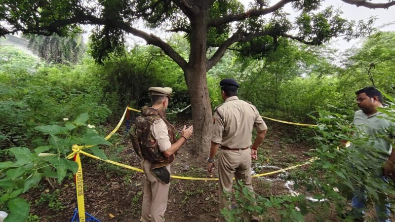 वाराणसी में गौ तस्करी के संदेह में ट्रेलर का पीछा, पुलिस मुठभेड़ में एक आरोपी घायल; 30 गोवंश बरामद