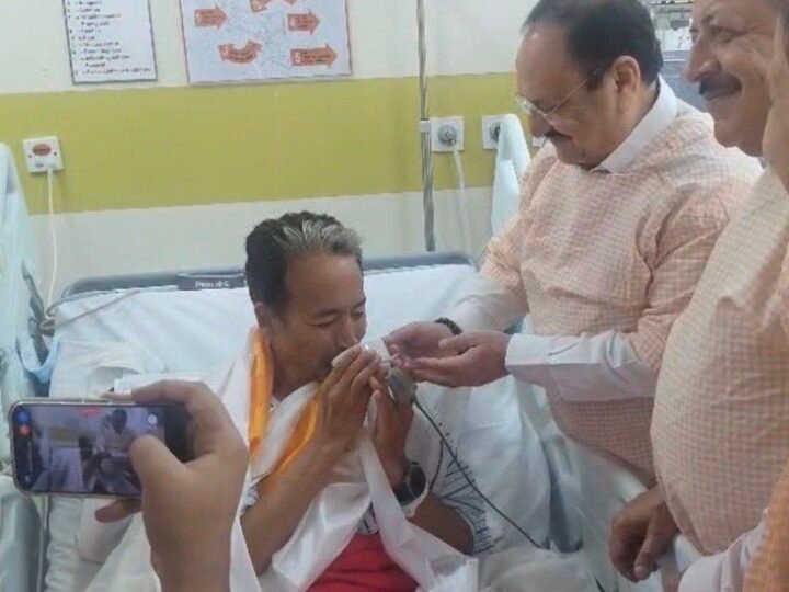 नीट पेपर लीक विवाद: केंद्र के बड़े फैसले, सोनम वांगचुक ने 26 दिन बाद खत्म किया अनशन