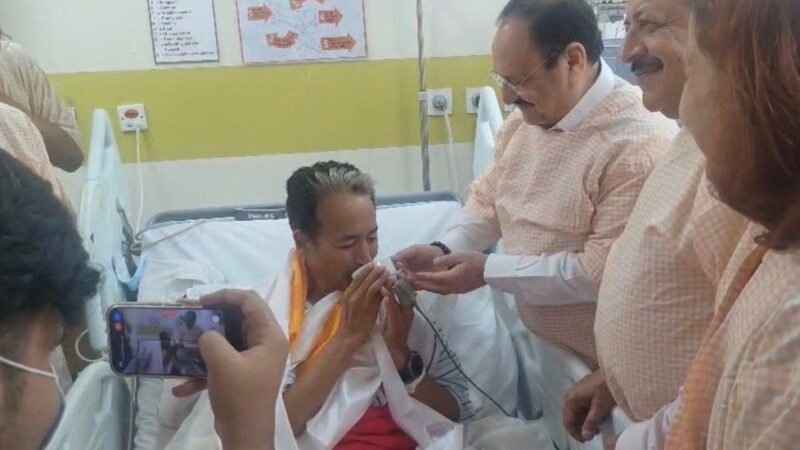 नीट पेपर लीक विवाद: केंद्र के बड़े फैसले, सोनम वांगचुक ने 26 दिन बाद खत्म किया अनशन