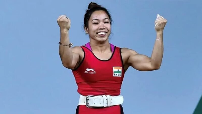 मीराबाई चानू ने रचा इतिहास, कॉमनवेल्थ गेम्स में स्वर्ण की हैट्रिक के साथ बनाए चार रिकॉर्ड