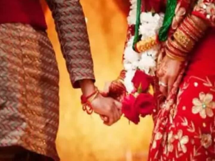 वाराणसी में फ़र्ज़ी मैरेज ब्यूरो का भंडाफोड़, 10 महिलाएँ गिरफ़्तार; शादी के नाम पर लाखों साइबरों की आबादी