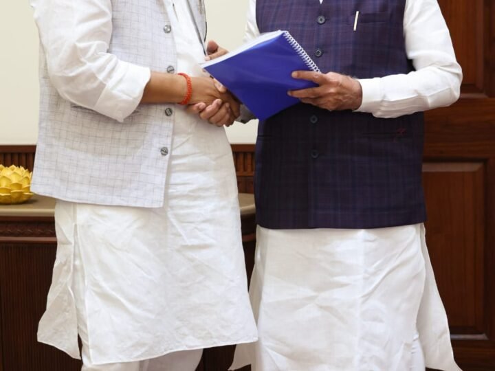 सपा सांसद वीरेंद्र सिंह ने पीएम मोदी से की मुलाकात, थियोसोफिकल सोसायटी की संपत्तियों की सुरक्षा की मांग