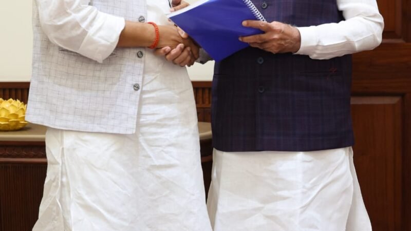 सपा सांसद वीरेंद्र सिंह ने पीएम मोदी से की मुलाकात, थियोसोफिकल सोसायटी की संपत्तियों की सुरक्षा की मांग
