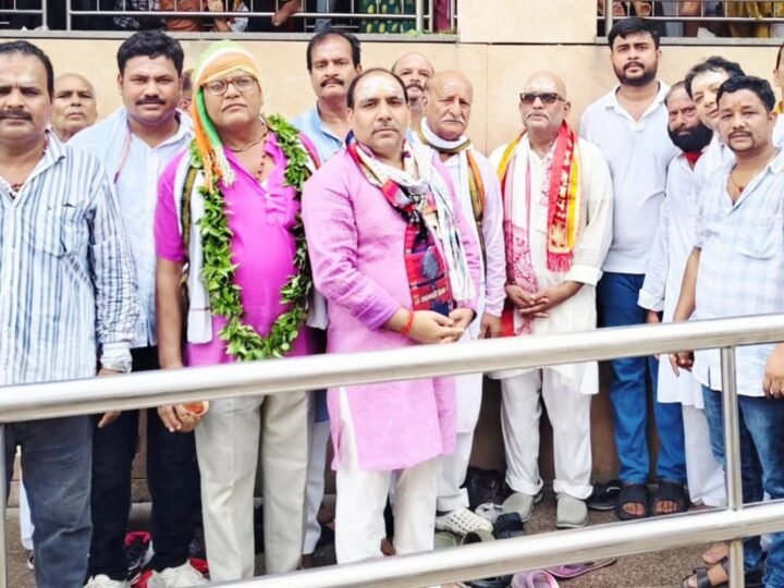 श्रावण मास में कांग्रेस प्रदेश अध्यक्ष अजय राय ने बाबा विश्वनाथ का किया जलाभिषेक, प्रदेश की सुख-समृद्धि की मांगी कामना