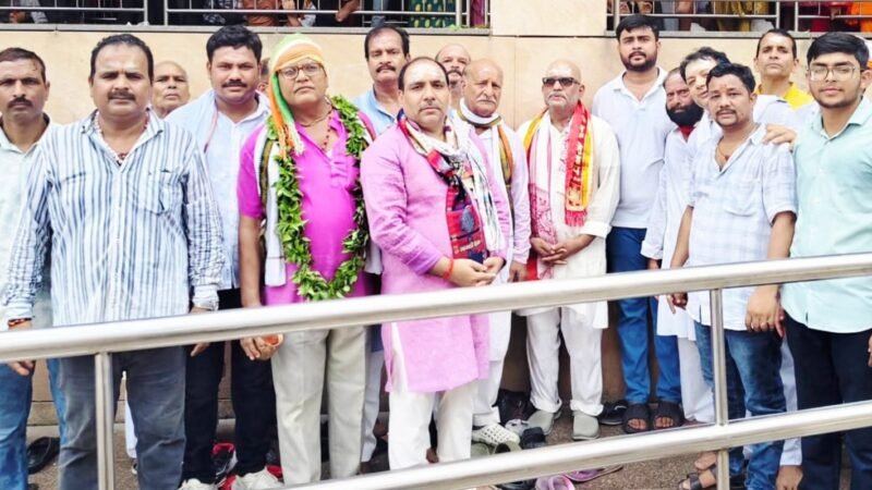 श्रावण मास में कांग्रेस प्रदेश अध्यक्ष अजय राय ने बाबा विश्वनाथ का किया जलाभिषेक, प्रदेश की सुख-समृद्धि की मांगी कामना