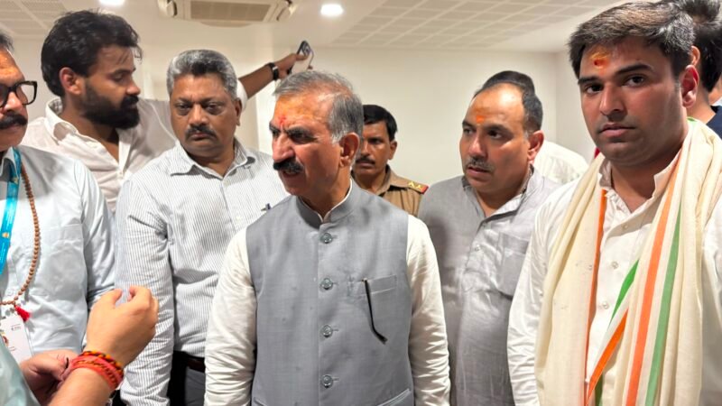 काशी पहुंचे कांग्रेस के नवनियुक्त राष्ट्रीय सचिव वरुण चौधरी, कार्यकर्ताओं ने किया जोरदार स्वागत