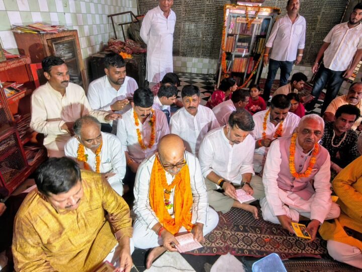अयोध्या पहुंचे अजय राय, हनुमानगढ़ी में की पूजा; राम मंदिर चढ़ावे को लेकर भाजपा सरकार पर साधा निशाना