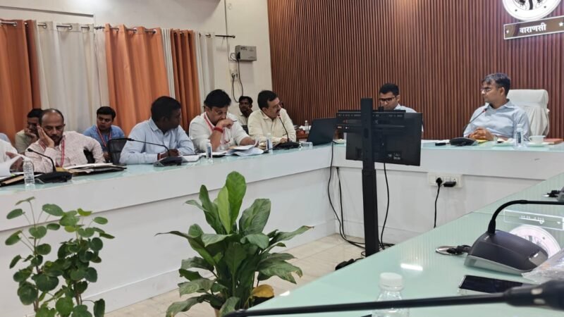 जिला स्वास्थ्य समिति की बैठक में स्वास्थ्य योजनाओं की समीक्षा, डीएम ने दिए सख्त निर्देश