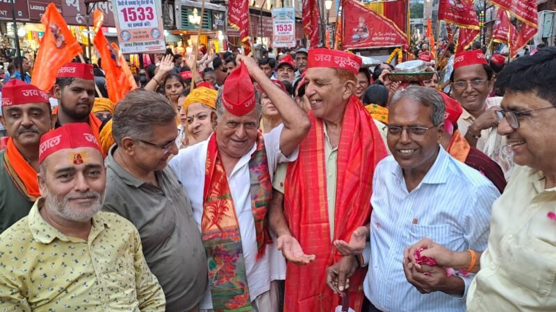 भगवान झूलेलाल की भव्य शोभायात्रा का दशाश्वमेध व्यापार मंडल ने किया स्वागत
