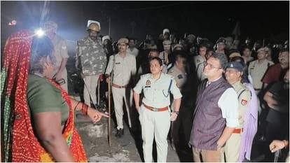 आंबेडकर प्रतिमा स्थापित करने को लेकर बदायूं में बवाल, पुलिस-प्रशासन पर पथराव; कई वाहन क्षतिग्रस्त