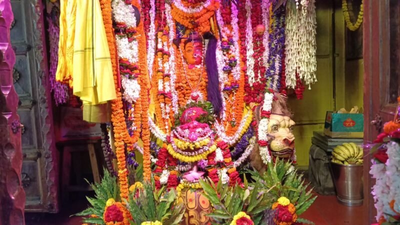 देव गुरु बृहस्पति भगवान का हरियाली एवं हिम श्रृंगार, भजन संध्या में गूंजे भक्ति गीत