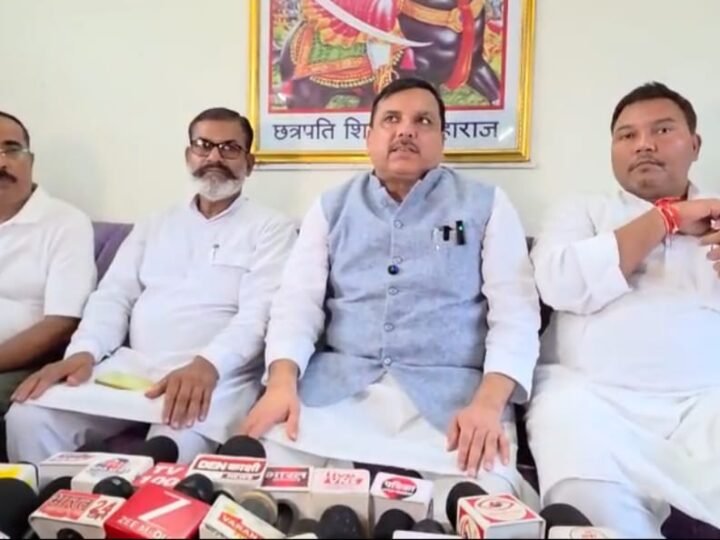 वाराणसी में ‘कागजों पर संचालित’ सरकारी स्कूल को लेकर AAP का हमला, संजय सिंह ने सरकार को दिया एक महीने का अल्टीमेटम