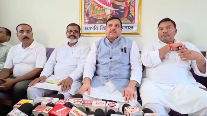वाराणसी में ‘कागजों पर संचालित’ सरकारी स्कूल को लेकर AAP का हमला, संजय सिंह ने सरकार को दिया एक महीने का अल्टीमेटम