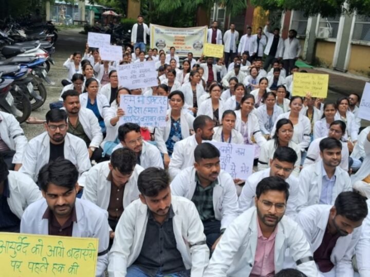 यूपी के आयुष इंटर्न डॉक्टरों का मानदेय बढ़ाने की मांग, 7 सितंबर को पैदल मार्च की चेतावनी