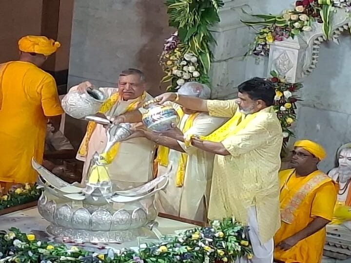 द्वापर जैसा बना जन्माष्टमी का माहौल, आधी रात गूंजा ‘नंद घर आनंद भयो, जय कन्हैया लाल की’