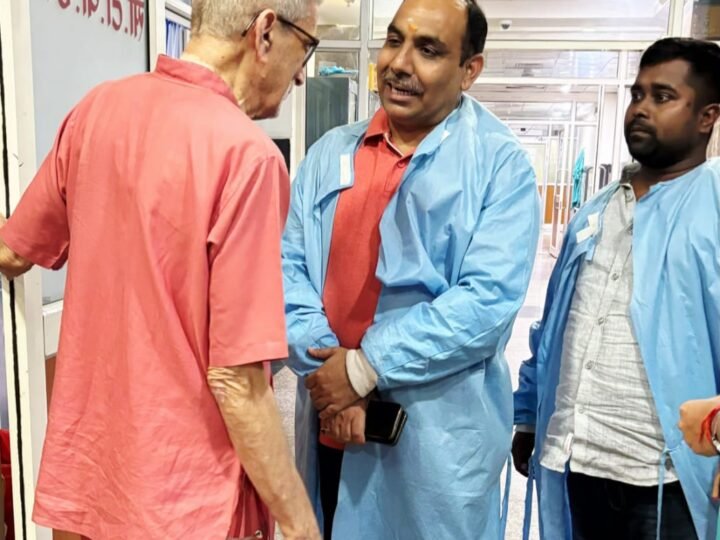 पद्मश्री डॉ. टीके लाहिरी से कथित दुर्व्यवहार पर कांग्रेस ने उठाए सवाल, बीएचयू पहुंचकर राघवेंद्र चौबे ने जाना हालचाल